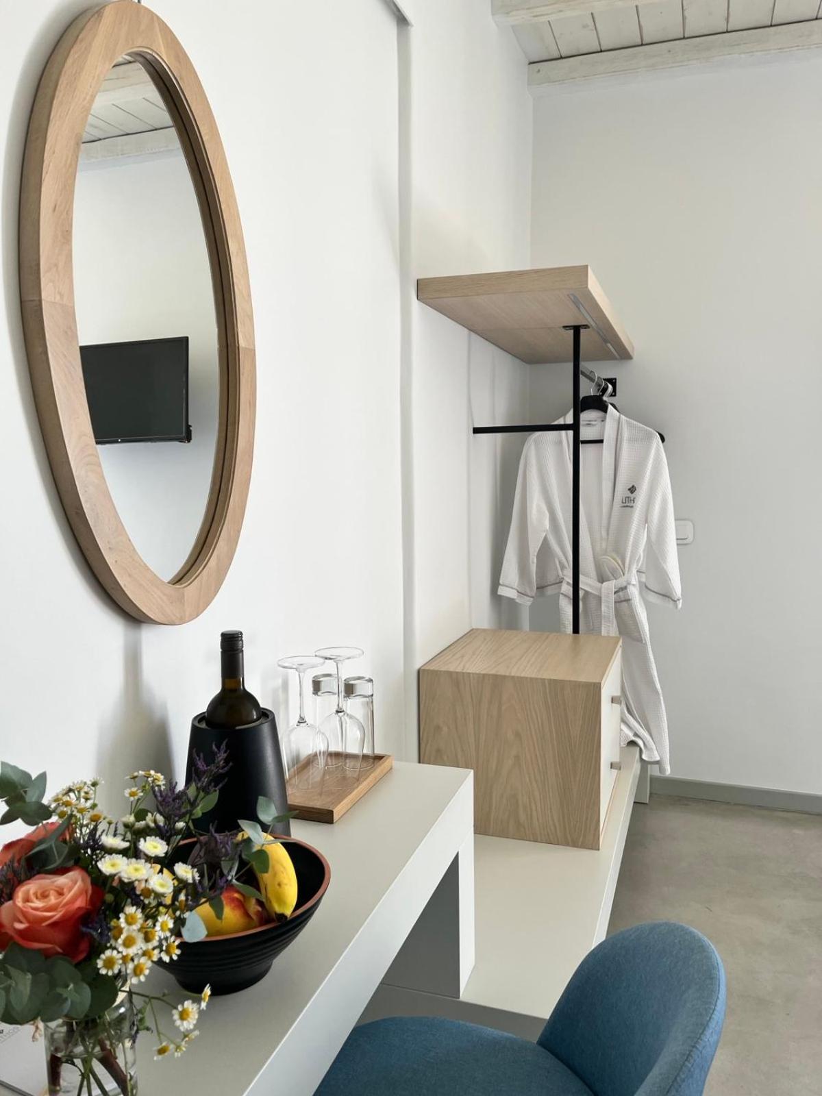Lithos Luxury Suites Тинос Экстерьер фото